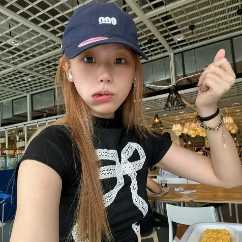 攀岩女孩儿